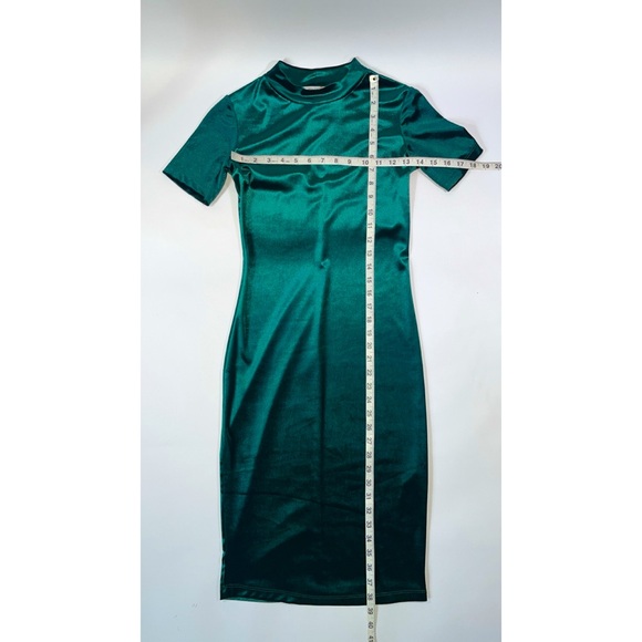 Zara Velvet Dress in Emerald Green (Size: S) - Picture 3 of 6